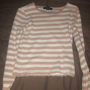 Cute crop top with long sleeves